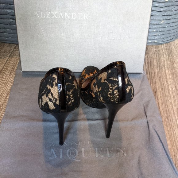 NIB (W36) - McQUEEN Black Lace + Nude Pump - Picture 8 of 11